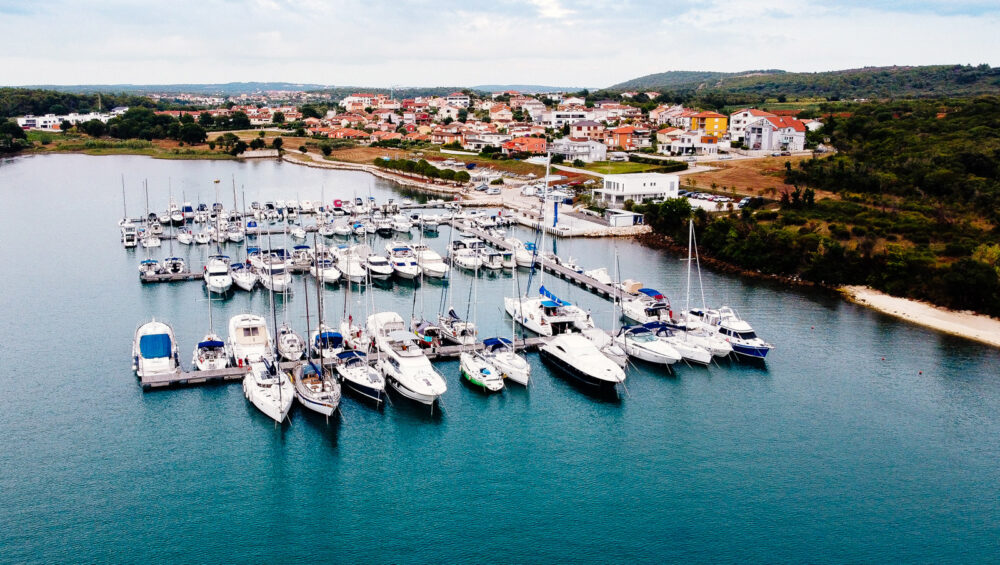 Tagescharter Wochencharter offene Kielboote Trias Pula Volme Mitsegeln Kroatien